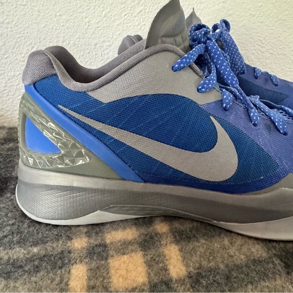 Athletic_Shoes